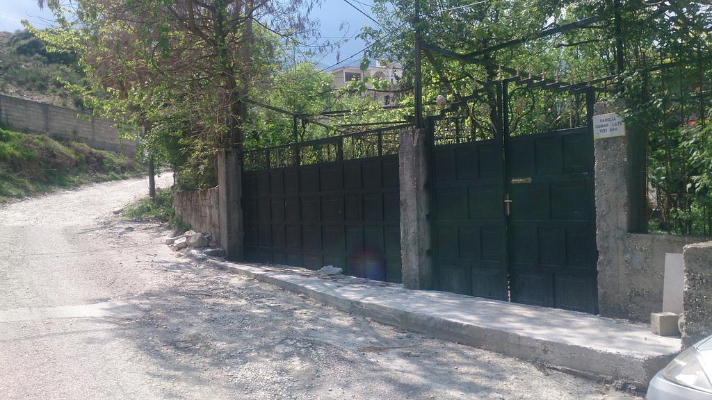 Camping Late Gjirokastër Esterno foto