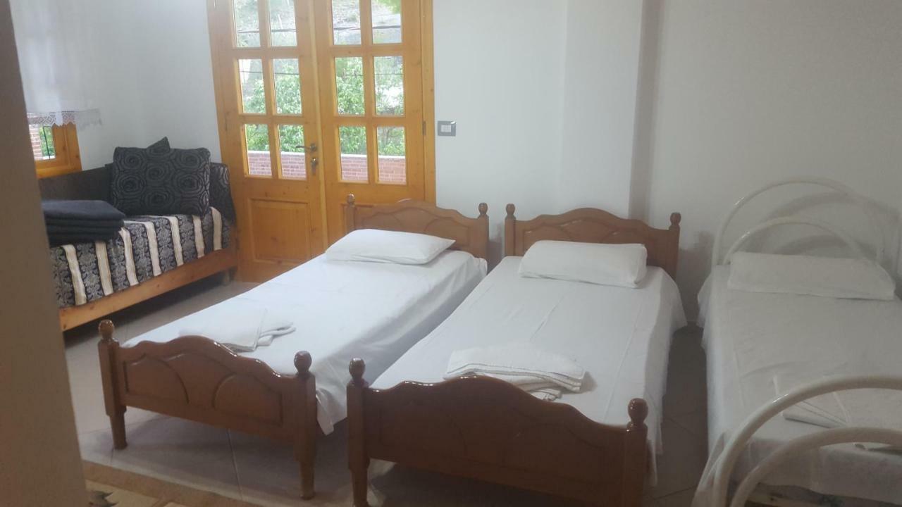 Camping Late Gjirokastër Esterno foto